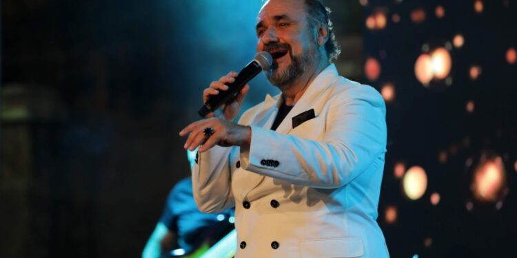 Türk Pavarotti Hakan Aysev Mersin’de