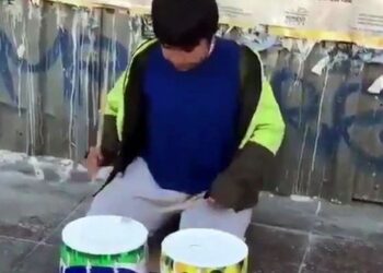 Yoğurt kovalarıyla yeteneğini konuşturdu