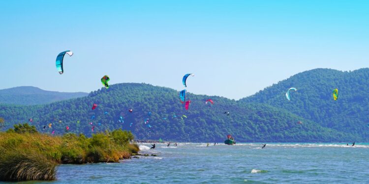 Dünyanın üçüncü uçurtma sörfü merkezi: Gökova ‘Deli Mehmet’