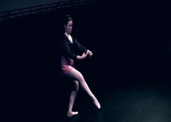 Skolyoz hastası İngiliz kız Türkiye’de şifa buldu