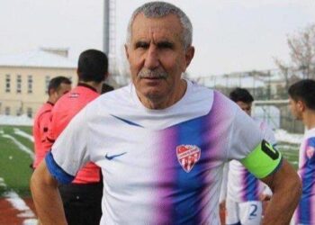 71 yaşındaki Şerif Kunt, dünyanın en yaşlı futbolcusu olmayı hedefliyor!
