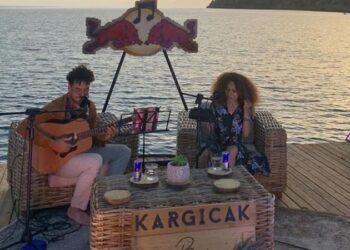 En uzun günü şarkılarla uğurladılar