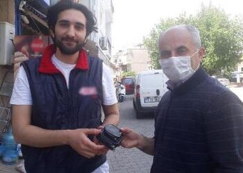 Ağaç dibinde bulduğu 3 bin 400 TL’yi sahibine teslim etti