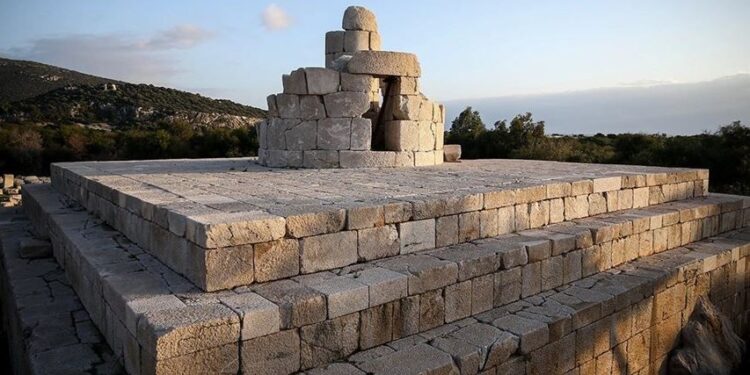 Patara Deniz Feneri’ni ‘taş hastanesi’ ayağa kaldıracak