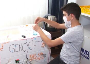 Sakaryalı öğrenci odasında civciv yetiştiriyor