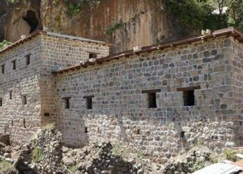 Çukurca’da 400 yıllık taş evlerin restorasyonunda sona gelindi