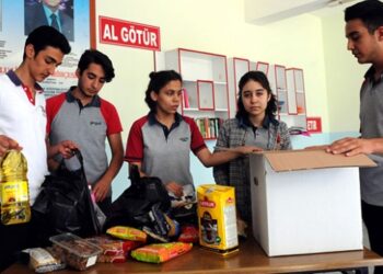 Lise öğrencilerinin kumbarasından ihtiyaç sahiplerinin sofralarına