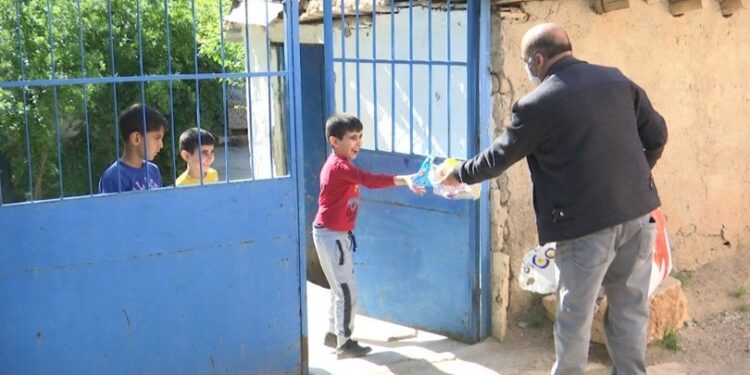 Elazığ’da çocuklara oyuncak sürprizi