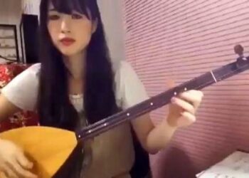 Japon kızdan Pir Sultan Abdal türküsü