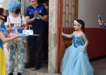 Görme bozukluğu olan Ezgi’ye doğum günü sürprizi