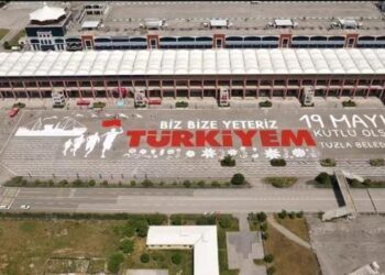 19 Mayıs’ta gençlerden rekor:  Dünyanın en büyük resmini çizdiler