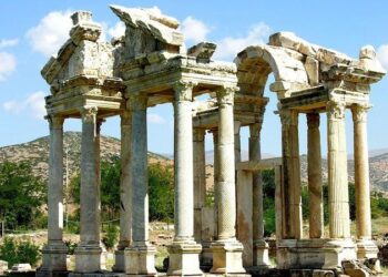 Afrodisias antik kenti sanal âlemde