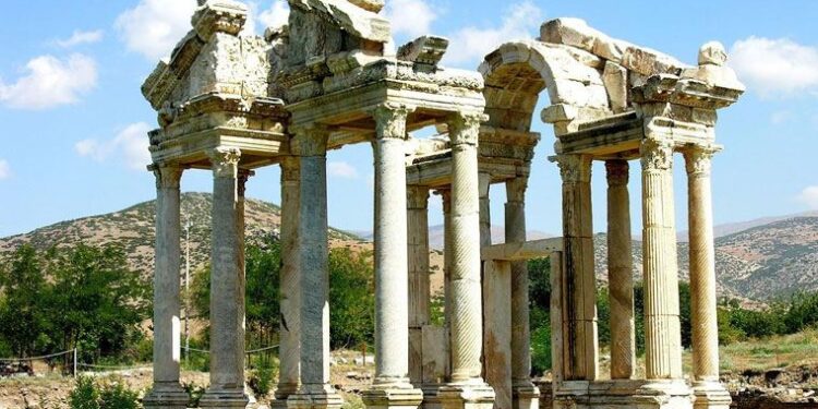 Afrodisias antik kenti sanal âlemde