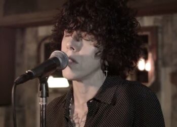 Amerikalı sanatçı LP evinize geliyor