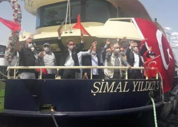 Amatörler 19 Mayıs öncesi Türk bayrağını dalgalandırdı