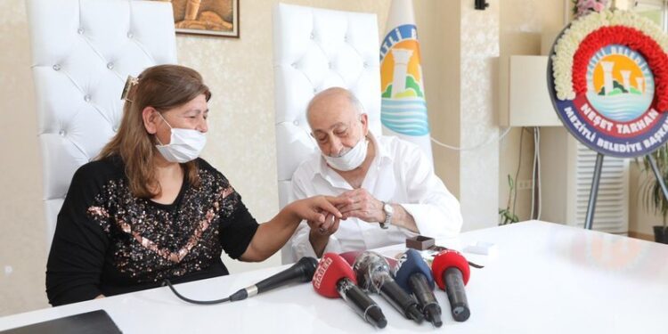 30 yıl sonra yeniden nikah kıydılar