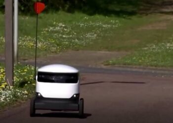 İngiltere’de siparişler evlere robotlarla teslim ediliyor