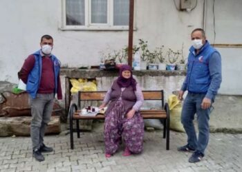 Hatice nine yetiştirdiği nohutları ihtiyaç sahipleri için bağışladı