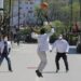 Eczacılar Bursa’nın en işlek caddesine ip gerip voleybol oynadı