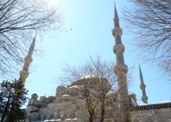 Ramazan yaklaşıyor, “camilerin gerdanlığı” asılıyor