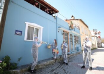 Festival enginarları Urla sokaklarında bando ile dağıtıldı
