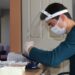 Yurttaki kardeşleri için maske hazırladılar