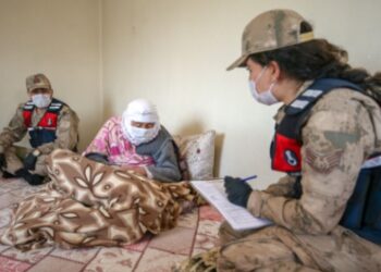 Jandarma “Vefası” 122 yaşındaki Emine Nine’ye ulaştı