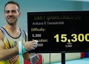 Milli cimnastikçi Ümit Şamiloğlu’nun altın madalya sevinci: