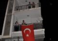 İlçe halkı balkonlardan hep birlikte şarkı söyledi