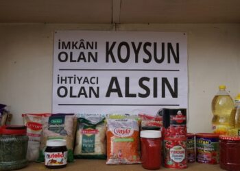 İhtiyaç sahipleri için sokağa yardım rafı kuruldu
