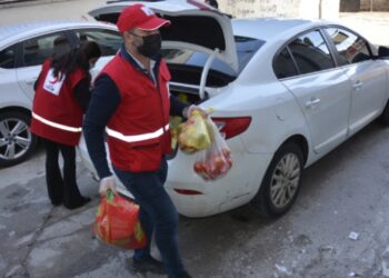 Vefa ekiplerinden tartıcı çocuğun ailesine destek