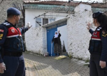 Jandarmadaki evlatlarını kahvesiz göndermedi