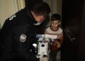 155’i arayıp oyuncak isteyen İlker’e polislerden hediye