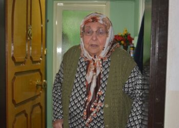 Polis ekiplerine teşekkür ederken gözyaşlarını tutamadı