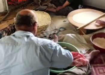 Eşi ile yufka açan adama destek mesajları yağdı