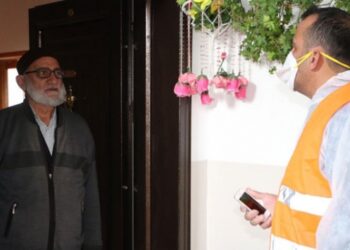 Erzurum’da yaşlı hastaların ihtiyaçları evlerine götürülüyor