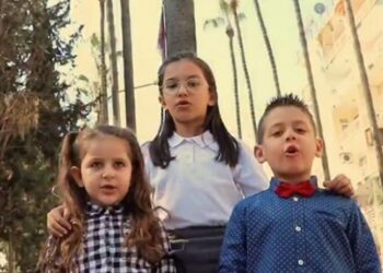 Öğretmen ve öğrencilerin İstiklal Marşı koreografisi yoğun ilgi gördü