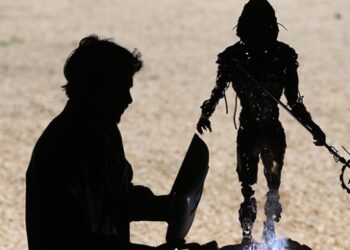 7 bin parça metalden ‘Venüs’ adlı eserini hazırladı