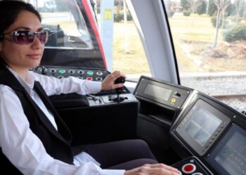 Tramvaylar kadın vatmanlara emanet