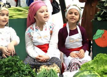 ‘Minik pazarcılar’ büyükleri aratmadı