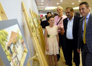 11 yaşındaki Rana Kuru resim sergisi açtı