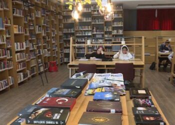 Öğrenciler hem kitap okuyacak hem hediye kazanacak