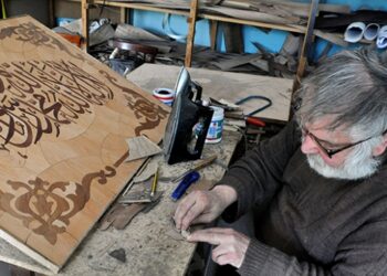 Rus asıllı Vladimir Gorovoy, Kur’an-ı Kerim’den 20 ayeti tablolaştırdı