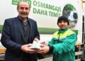 Temizlik işçisi poşette bulduğu 119 bin lirayı sahibine ulaştırdı