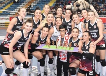 Kuzeyboru voleybol takımına duygulandıran hediye