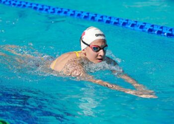 Milli yüzücü Beril Böcekler Fransa’da birinci oldu