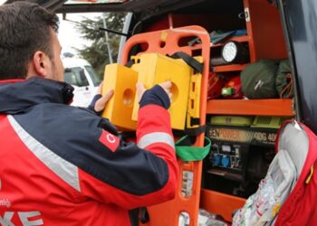 UMKE personeli göçük altında ameliyat bile yapabiliyor