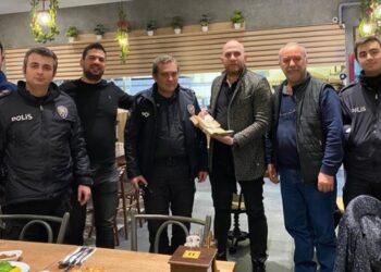 Edirne’de işletme sahibi unutulan 400 bin lirayı sahibine teslim etti