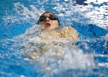 Türkiye rekortmeni yüzücü madalyaya doymuyor