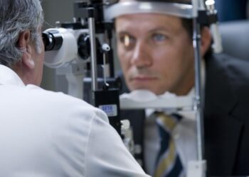 Göz tansiyonunu yenebilecek gözlükler üretildi